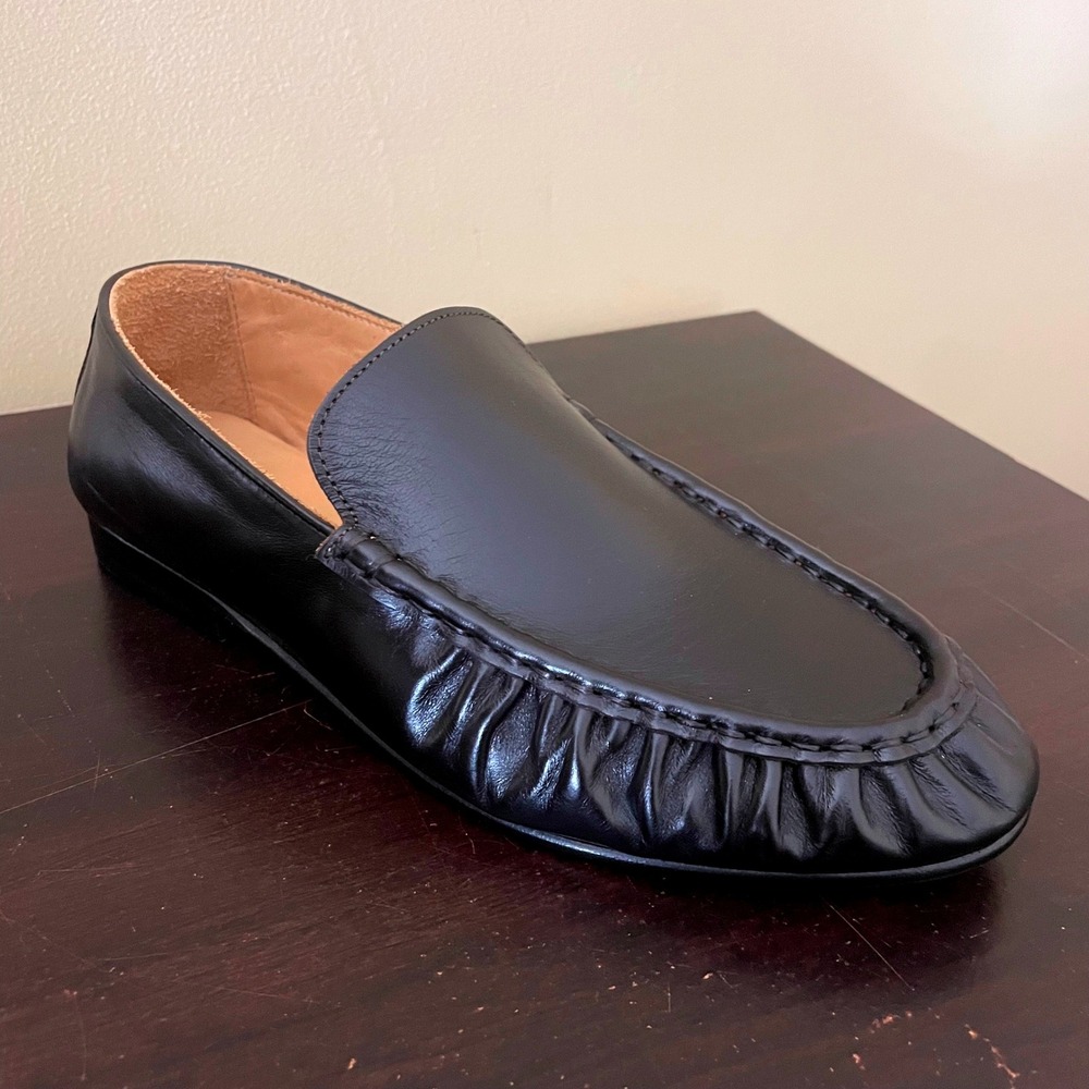 Banana Republic Womens Black Leather Ruched Moc Toe Loafers Size 9 - Picture 2 of 9